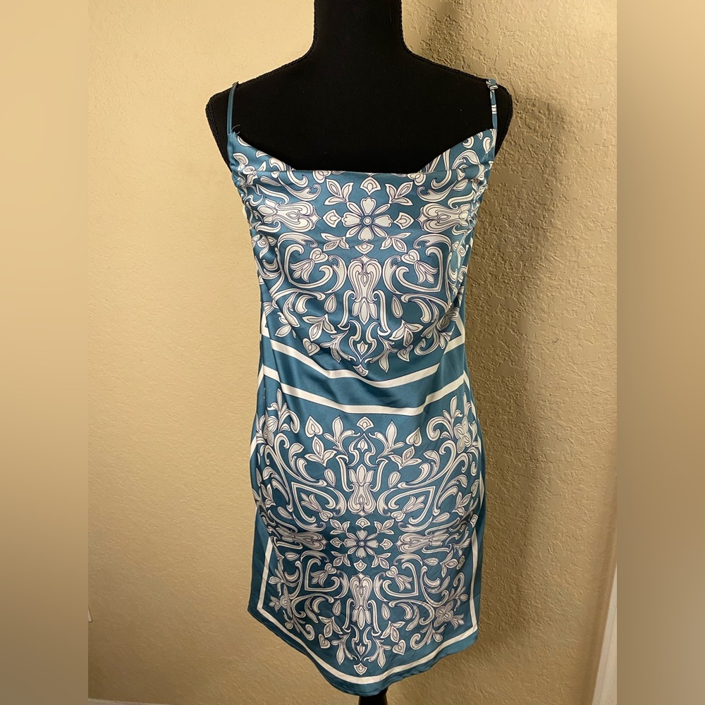 Forever 21 Women's silk  Blue and White‎ Dress